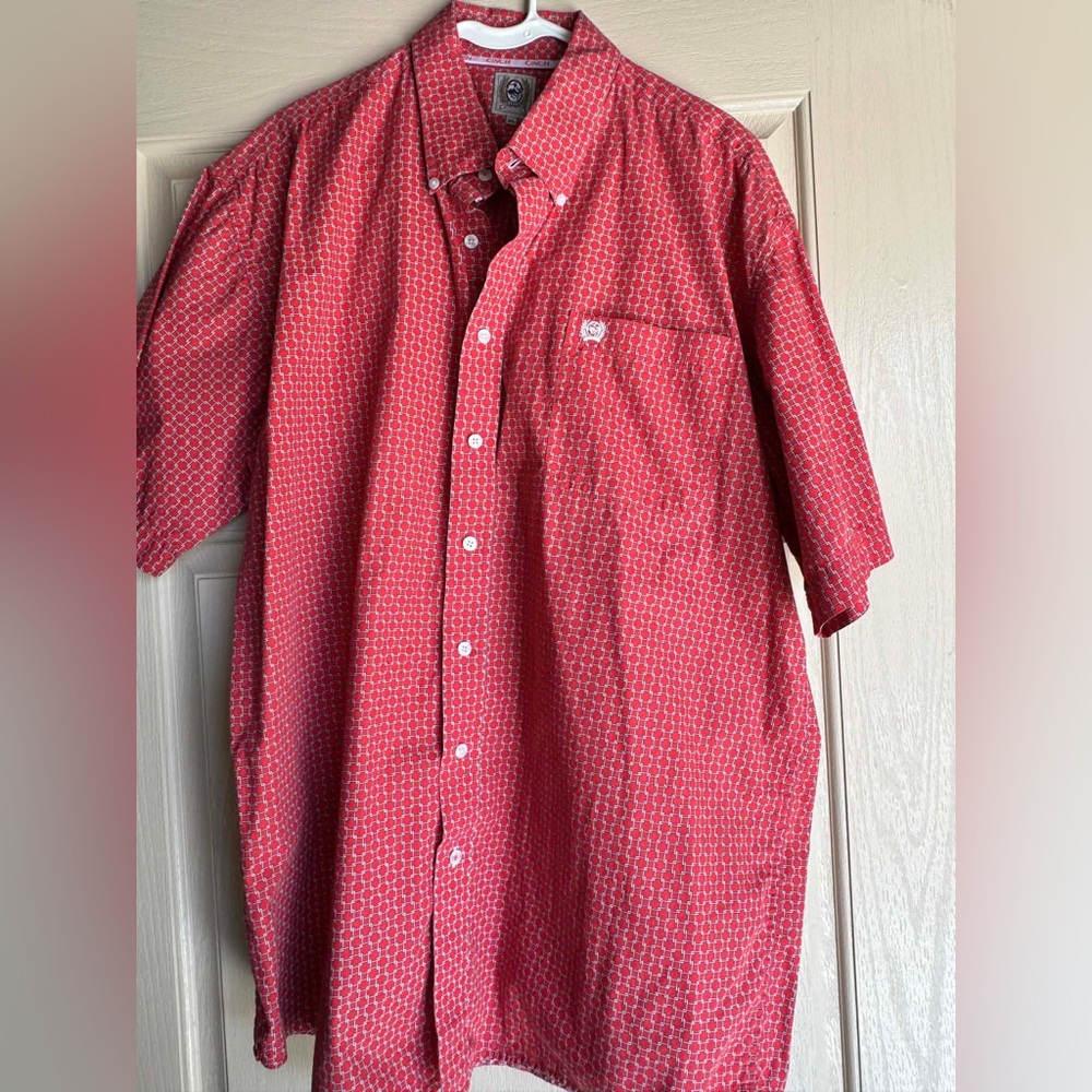 Cinch Red Chain-Link Print Shirt with White Accents
